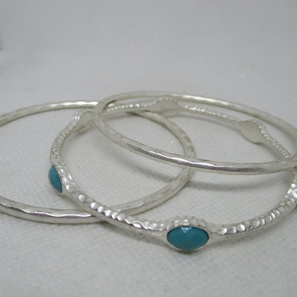 Cabochon Bangle Bracelet Oval Turquoise Plastic Cabochon SilverTone Metal Bangel - Picture 5 of 7